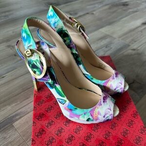 Guess fabric heels in multi